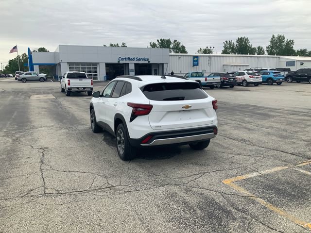 Used 2024 Chevrolet Trax LT w/ Driver Confidence Package FWD image 9