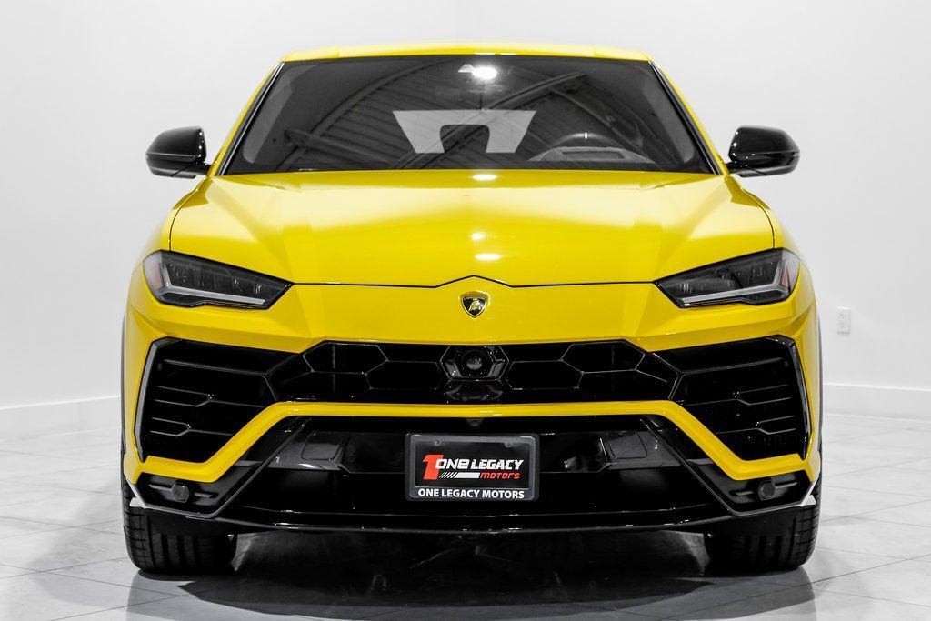 Used 2022 Lamborghini Urus AWD/4WD image 2