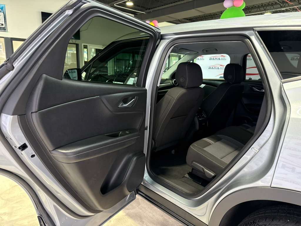 Used 2025 Chevrolet Blazer LT AWD/4WD image 37