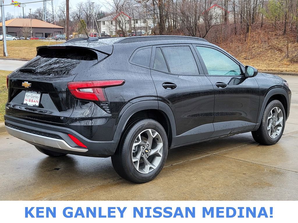 Used 2025 Chevrolet Trax LT image 3
