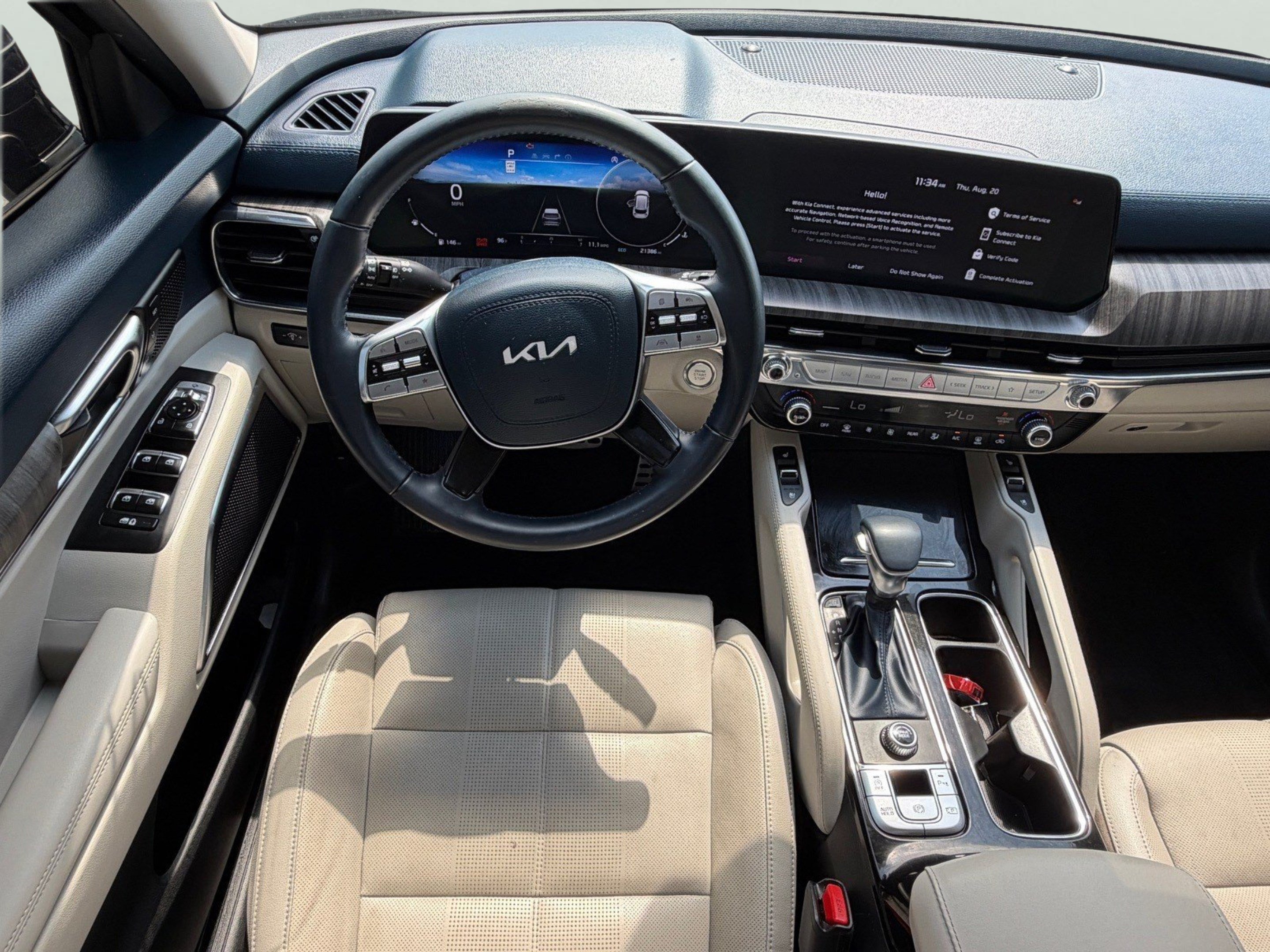 Used 2025 Kia Telluride SX w/ SX Captain's Chair Package FWD image 16