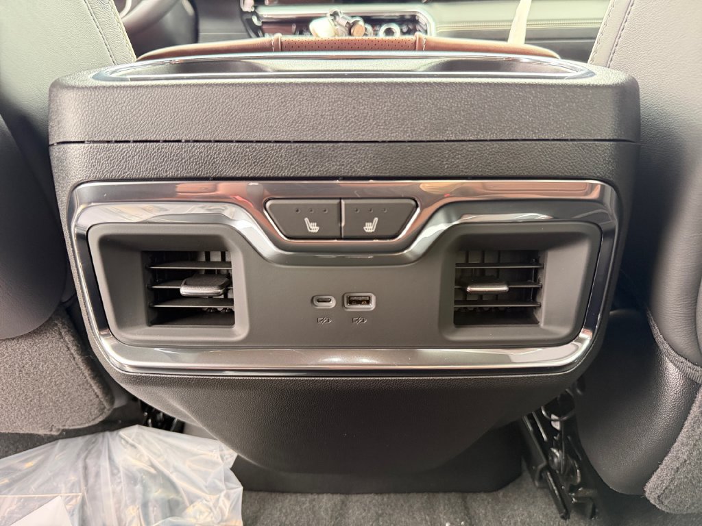 New 2026 GMC Sierra 1500 Denali Ultimate w/ LPO, Black Badging Package AWD/4WD image 32