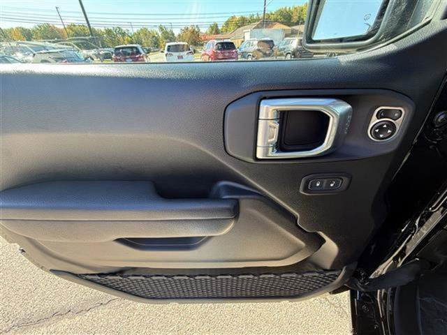 Used 2024 Jeep Gladiator Sport image 12