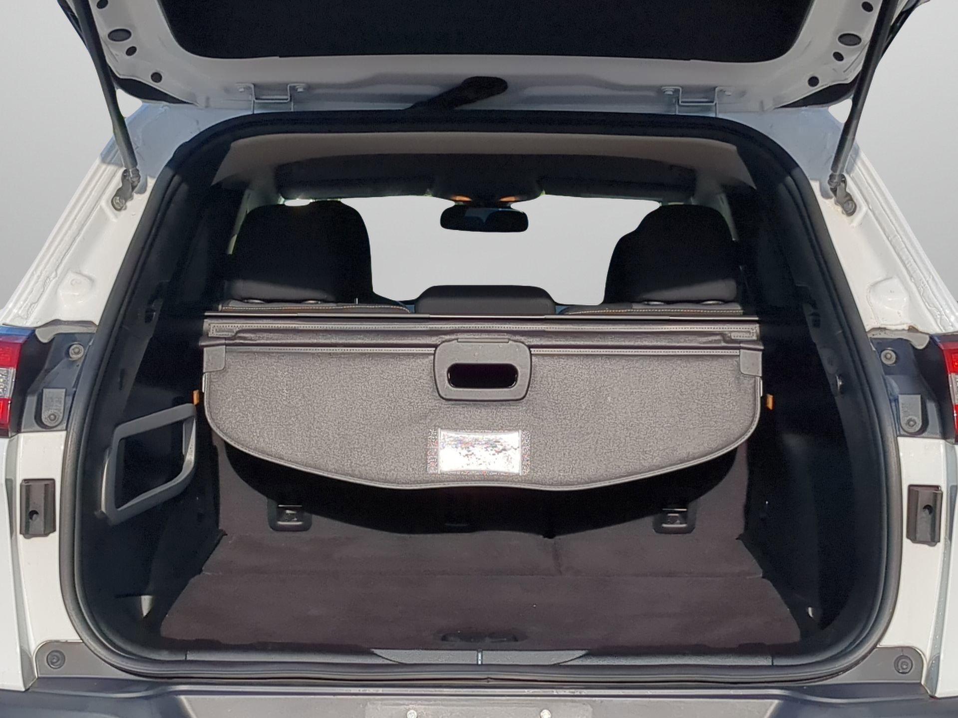 Used 2018 Jeep Cherokee Latitude w/ Safety Group FWD image 46