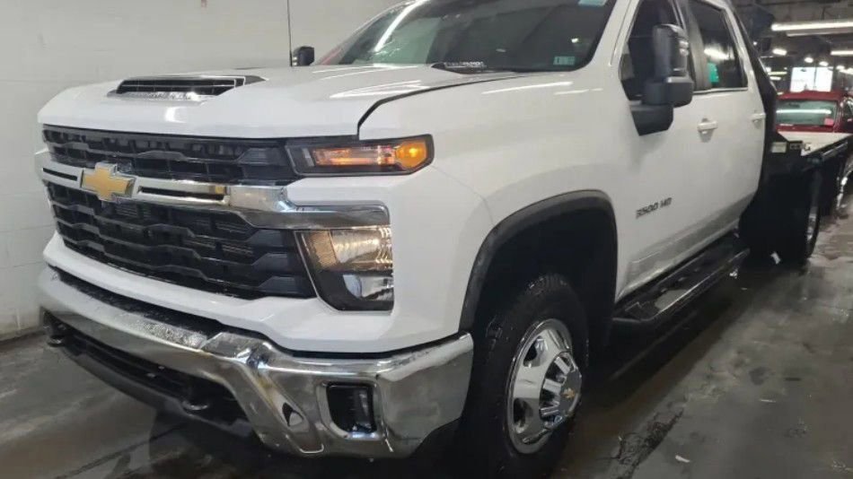 Used 2024 Chevrolet Silverado 3500 LT w/ Convenience Package AWD/4WD image 1