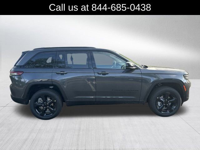 New 2025 Jeep Grand Cherokee Limited w/ Black Appearance Package image 4