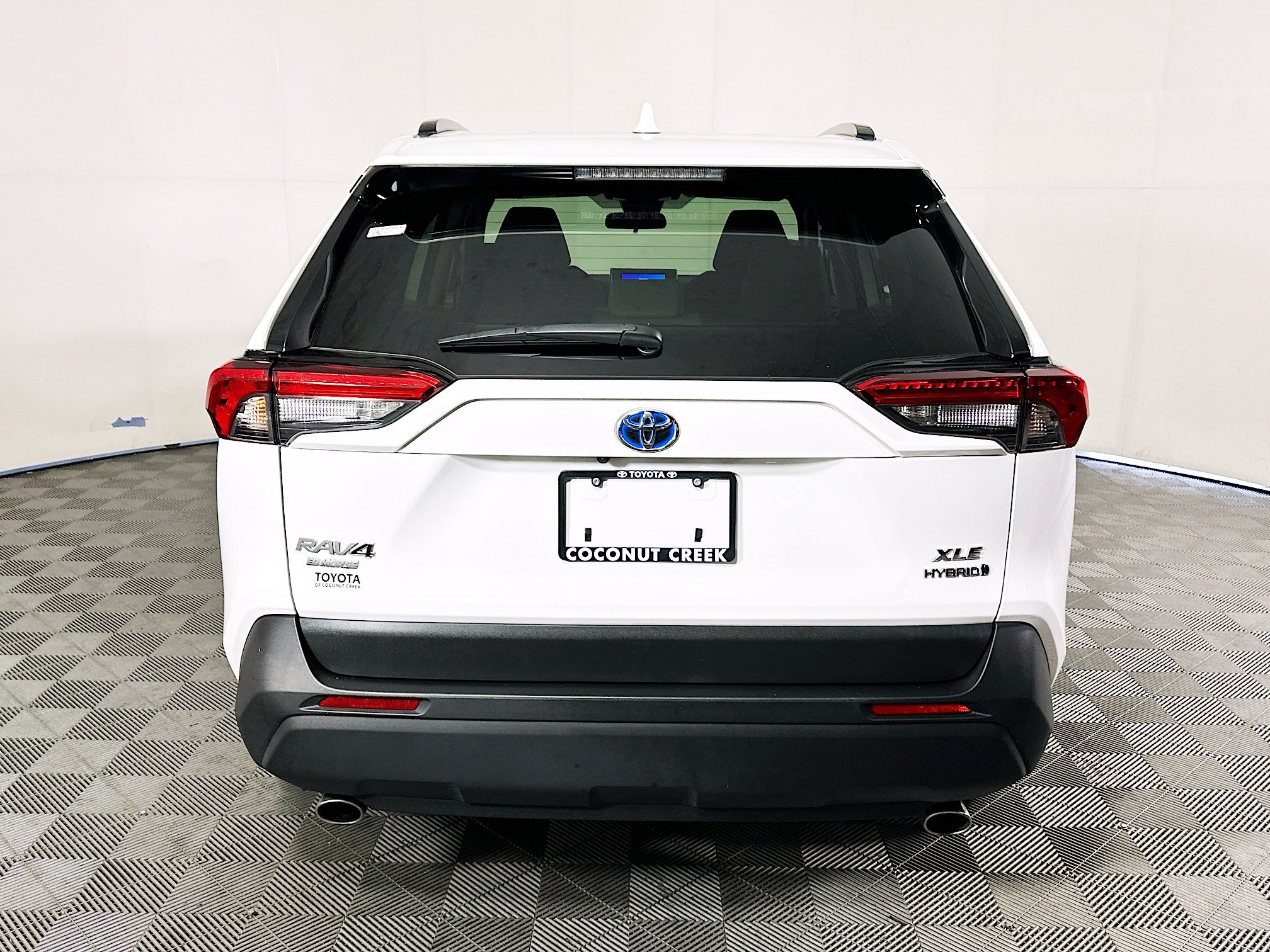 Used 2024 Toyota RAV4 XLE w/ Convenience Package AWD/4WD image 4