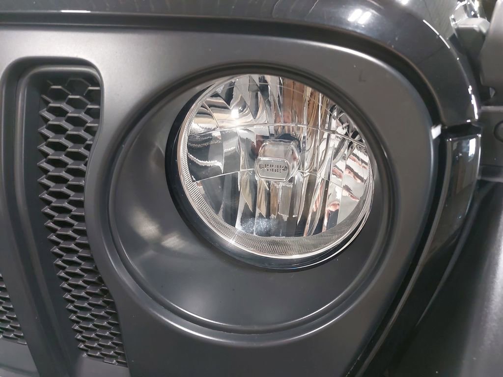 Used 2022 Jeep Wrangler Sport S image 25