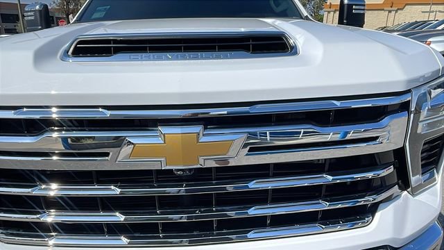 Used 2024 Chevrolet Silverado 3500 LTZ w/ LTZ Premium Package AWD/4WD image 9
