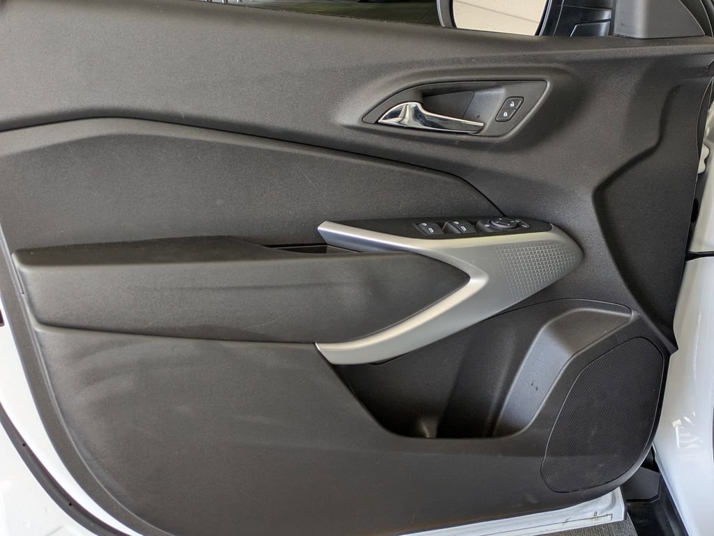 Used 2025 Chevrolet Trax LS FWD image 11