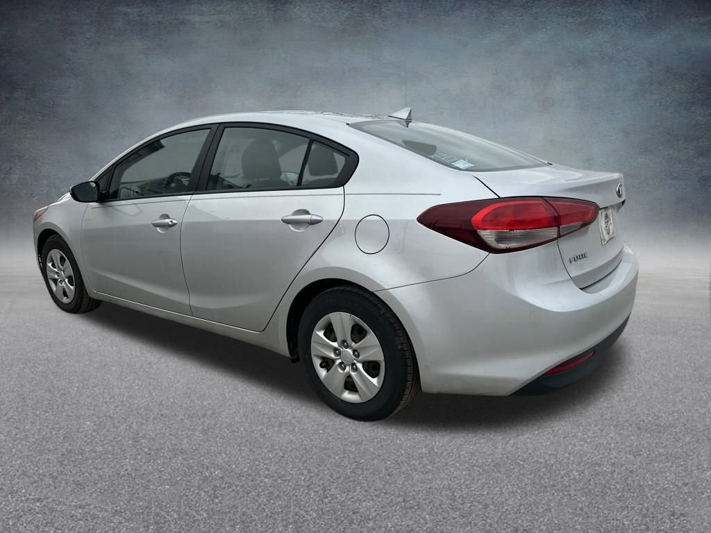 Used 2017 Kia Forte LX image 3