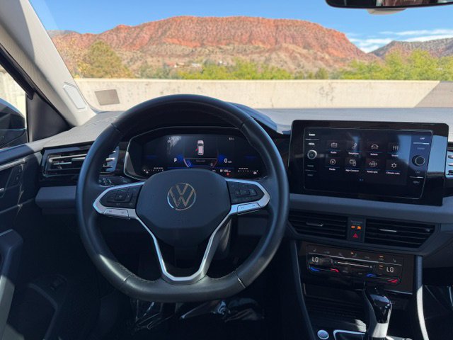 Used 2025 Volkswagen Jetta SE FWD image 13