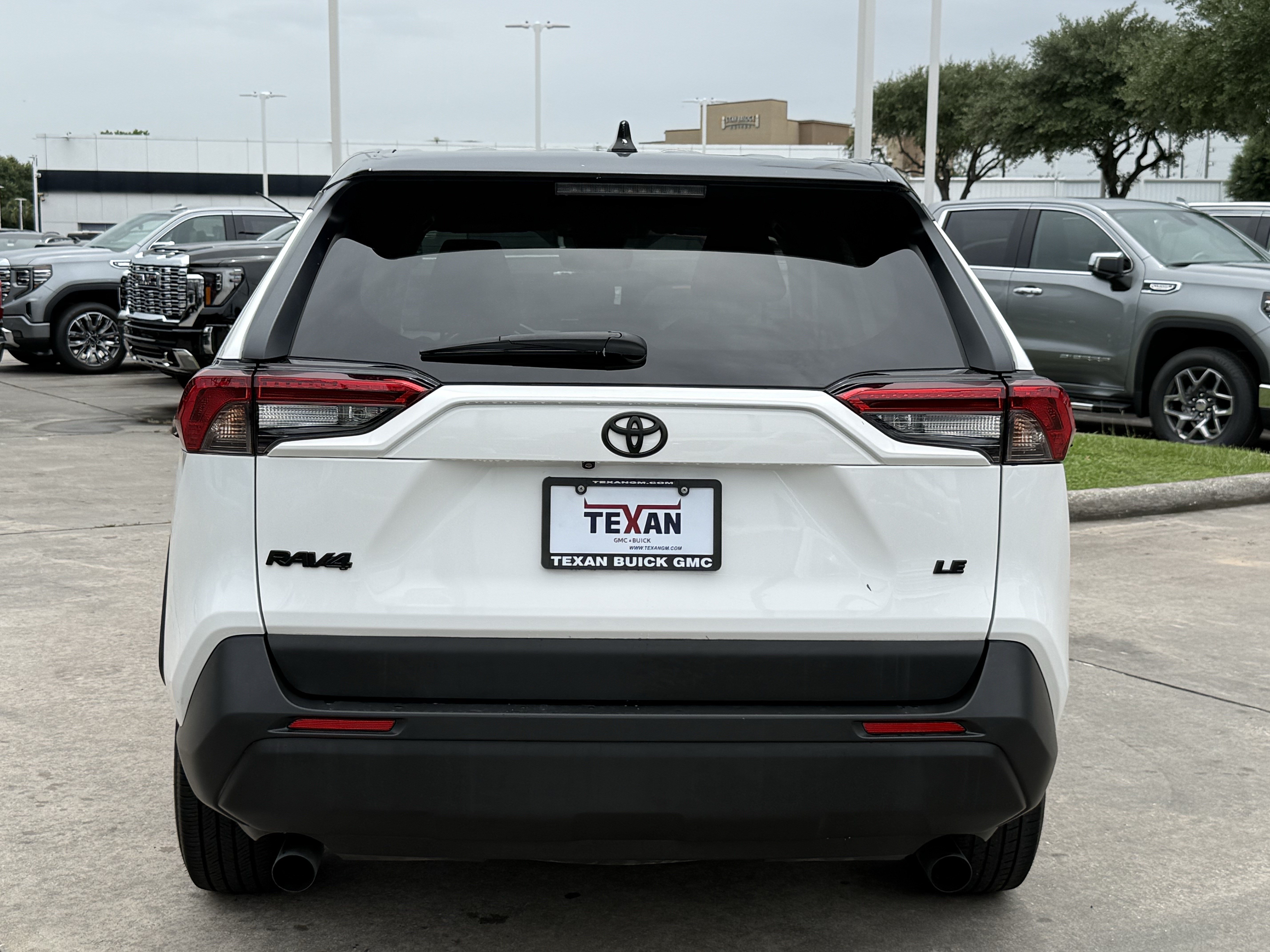 Used 2022 Toyota RAV4 LE FWD image 6
