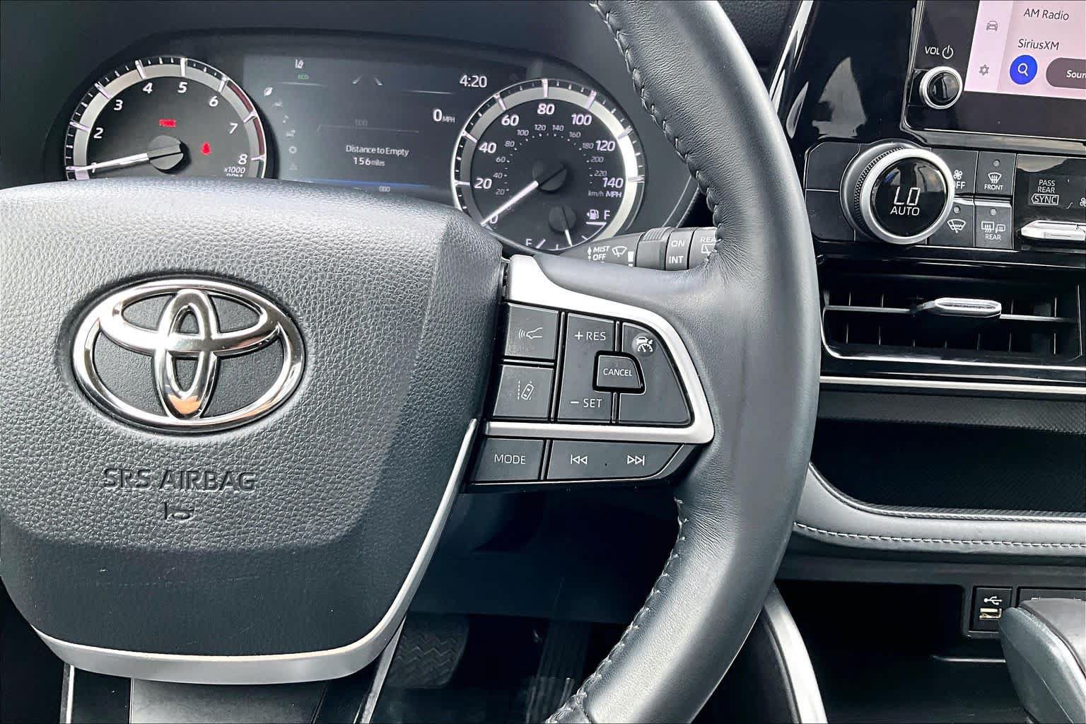 Used 2024 Toyota Highlander LE AWD/4WD image 25