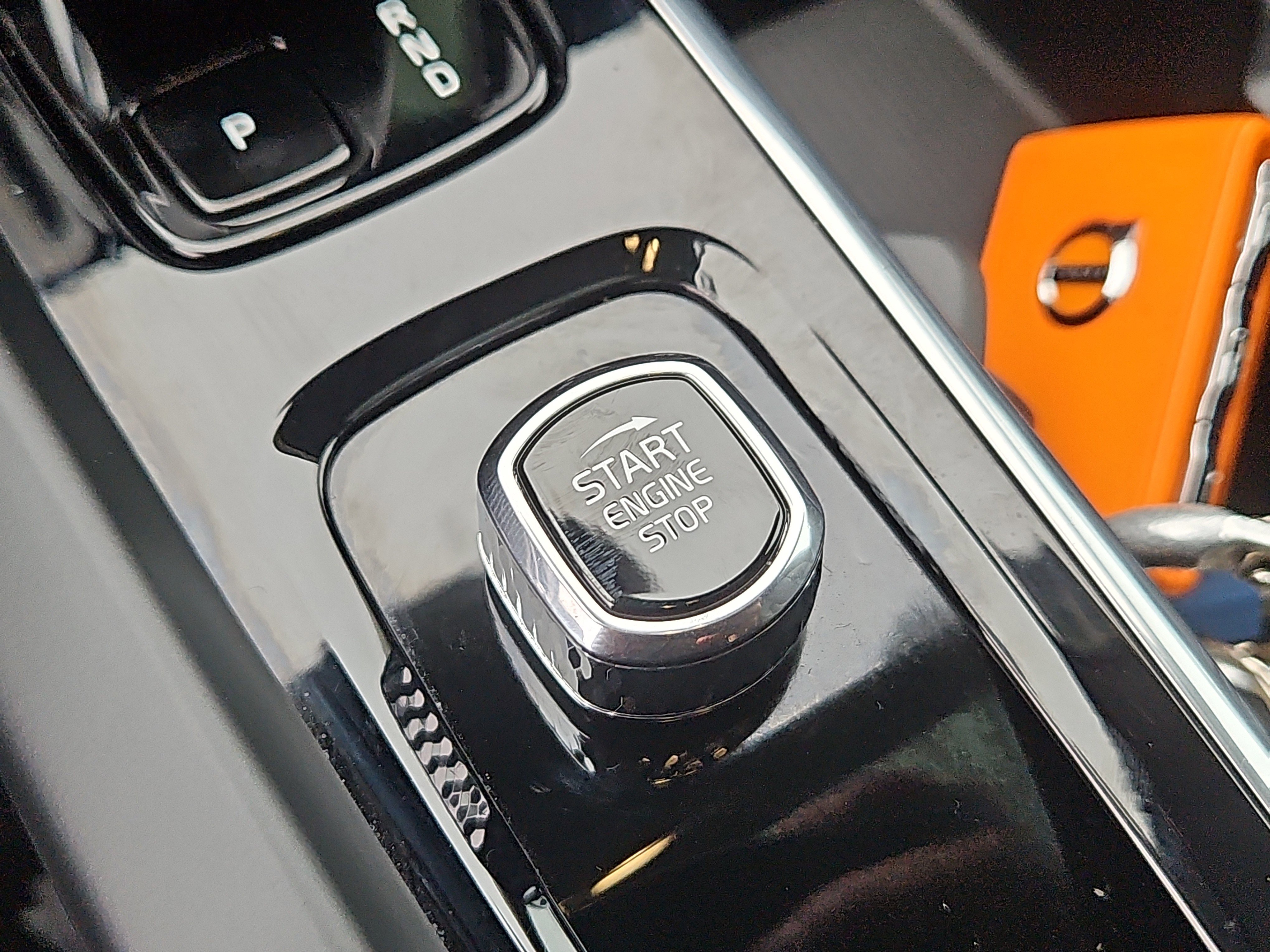 Used 2023 Volvo XC60 B5 Plus w/ Protection Package Premier image 17