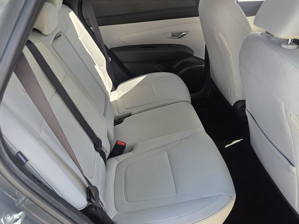 Used 2025 Hyundai Tucson SE FWD image 14
