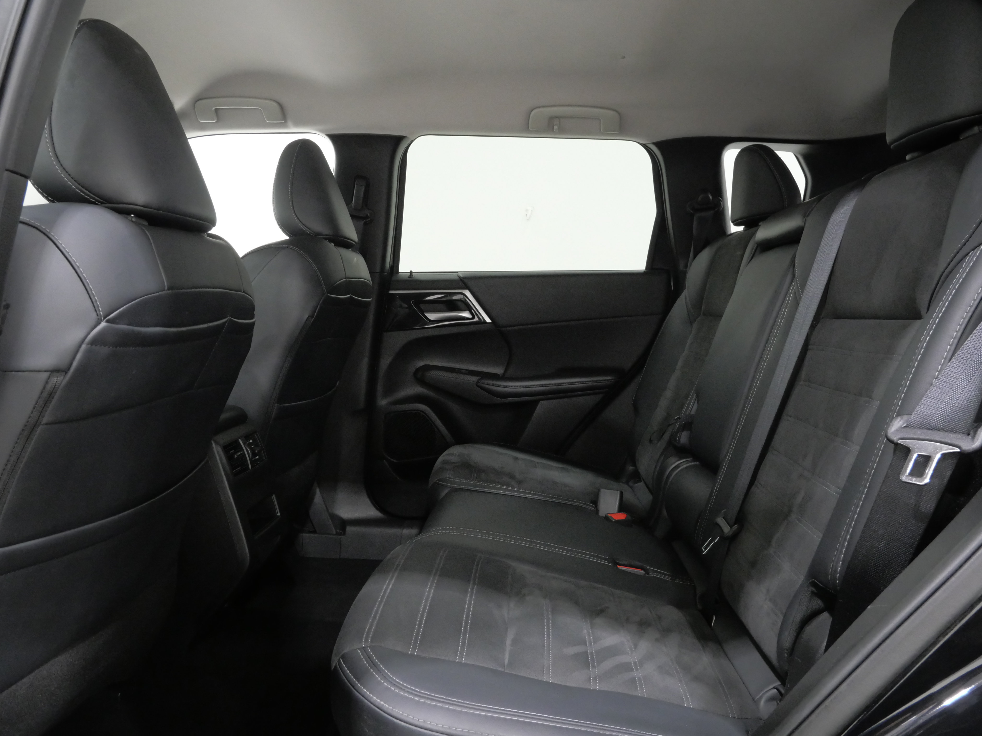 Used 2024 Mitsubishi Outlander SE AWD/4WD image 24
