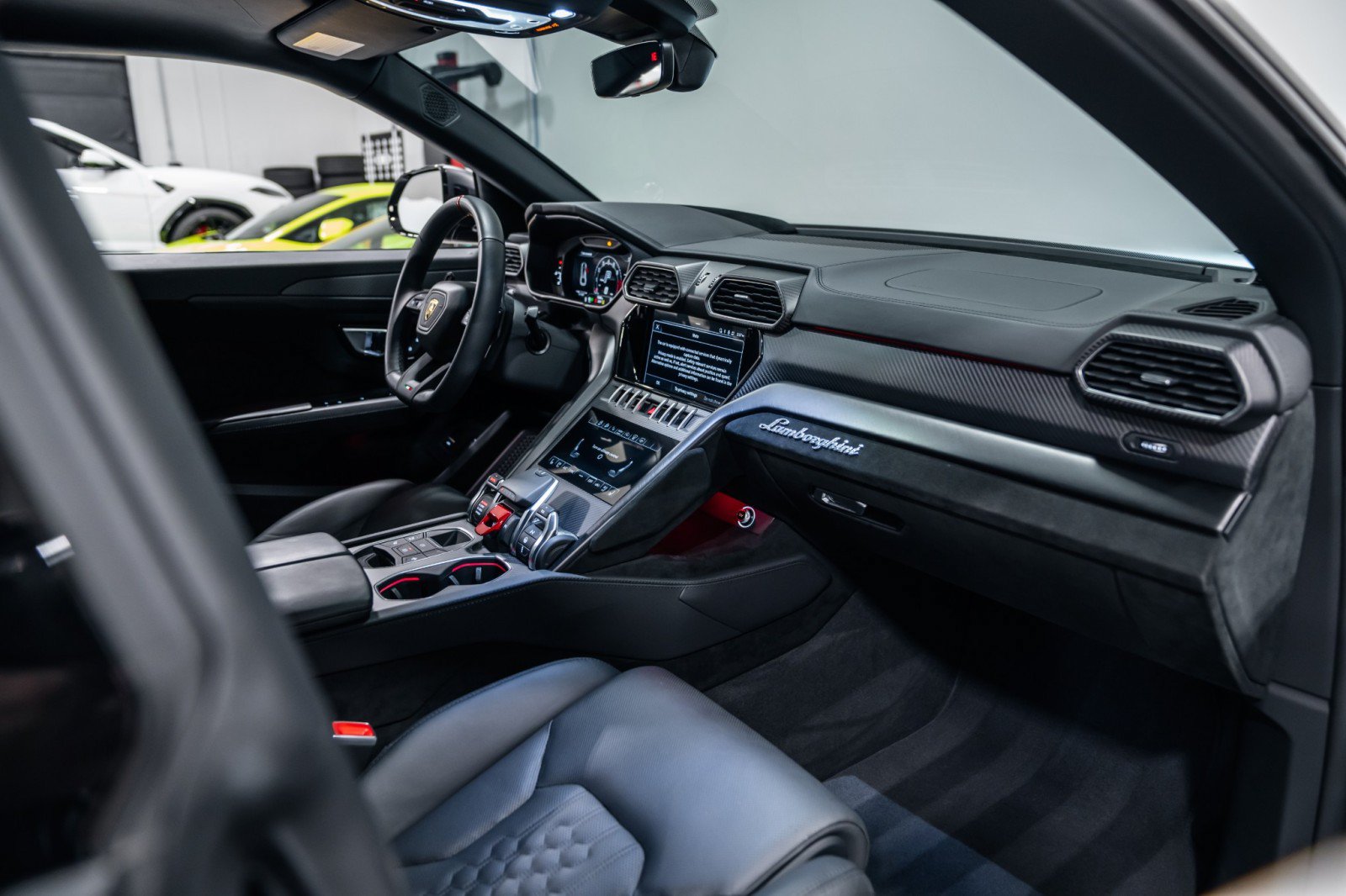 Used 2024 Lamborghini Urus Performante AWD/4WD image 12