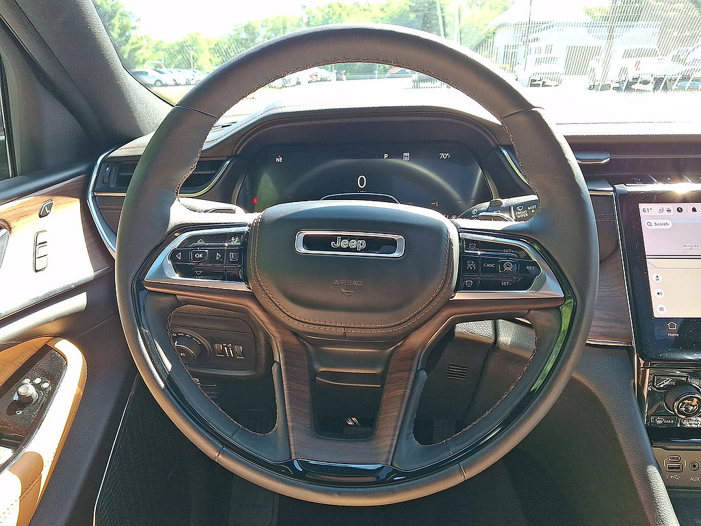 Used 2024 Jeep Grand Cherokee Summit w/ Adv Protech Group IV AWD/4WD image 17