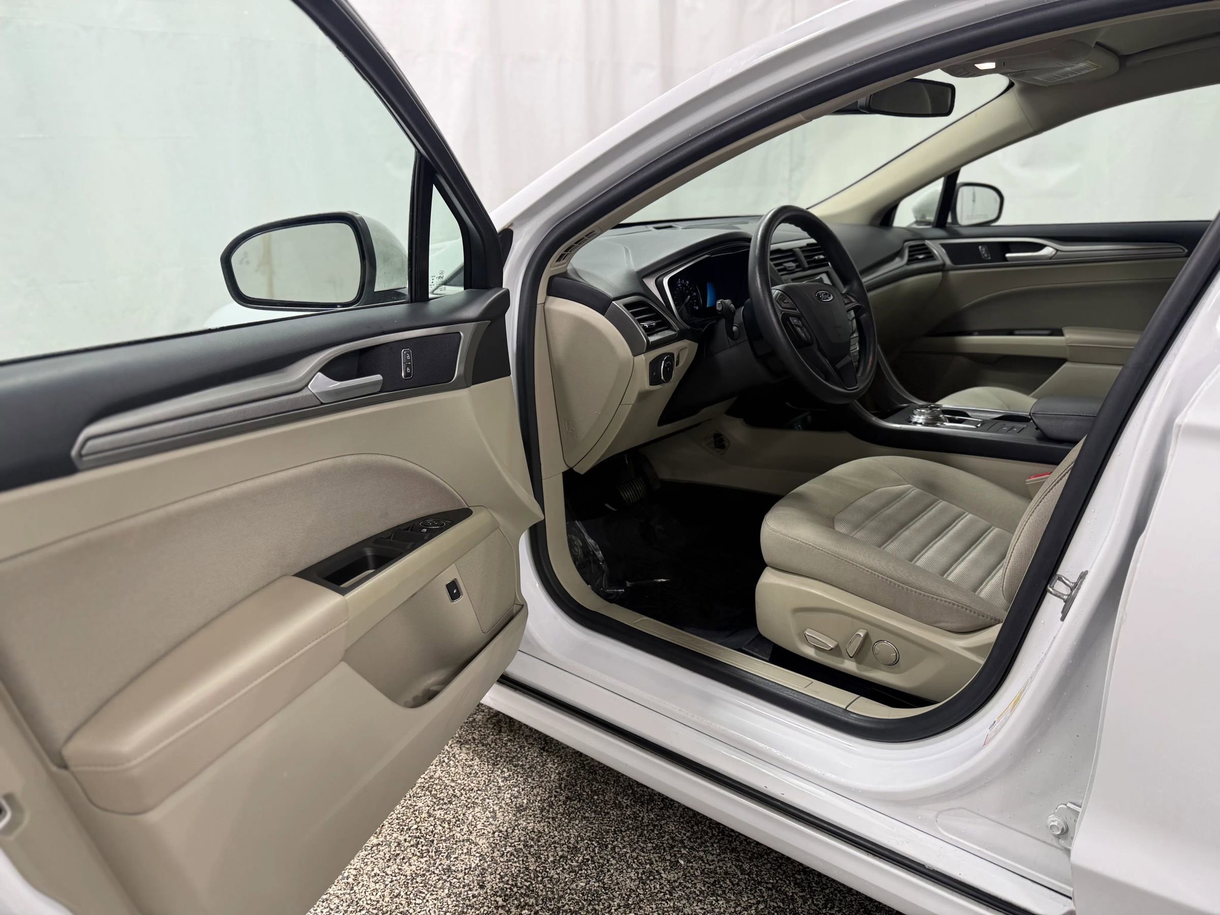 Used 2019 Ford Fusion SE image 10