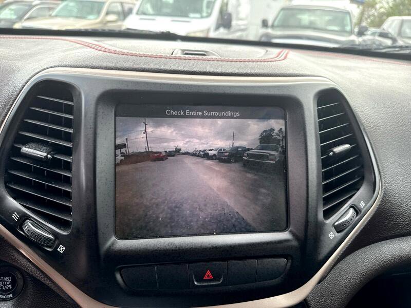 Used 2015 Jeep Cherokee Trailhawk w/ Comfort/Convenience Group image 12