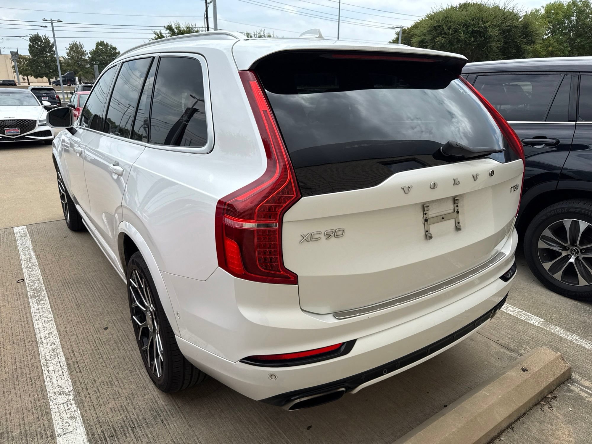 Used 2018 Volvo XC90 T5 R-Design w/ Convenience Package FWD image 6
