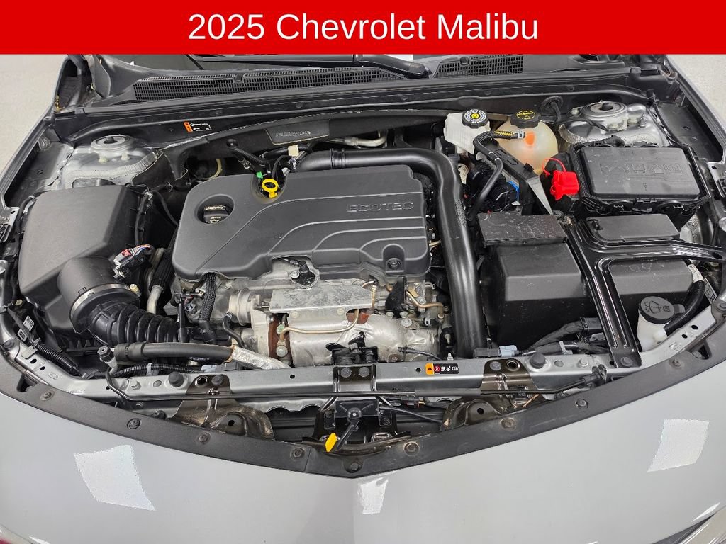 Used 2025 Chevrolet Malibu LT FWD image 2