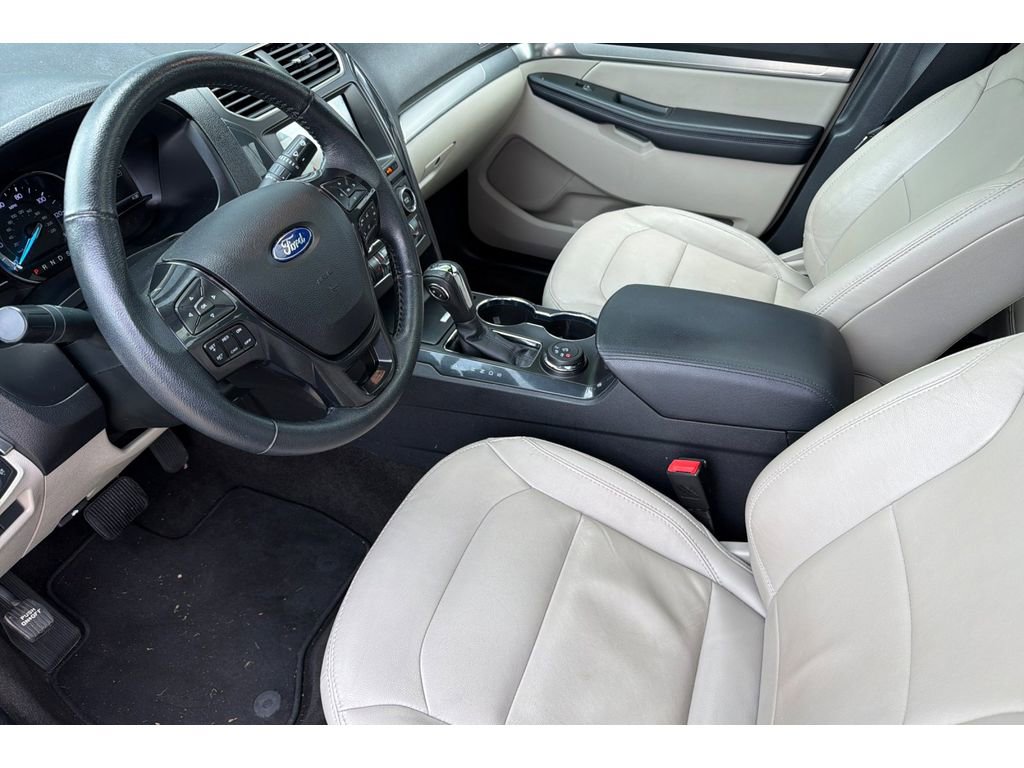 Used 2018 Ford Explorer XLT w/ Equipment Group 202A AWD/4WD image 12