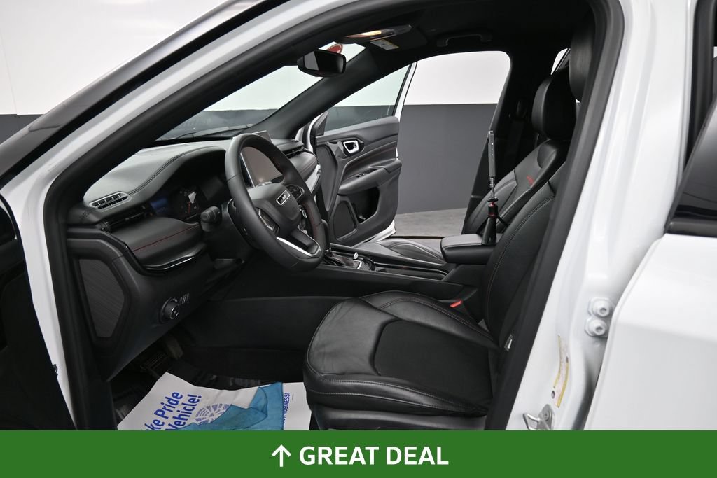 Used 2025 Jeep Compass Trailhawk AWD/4WD image 31