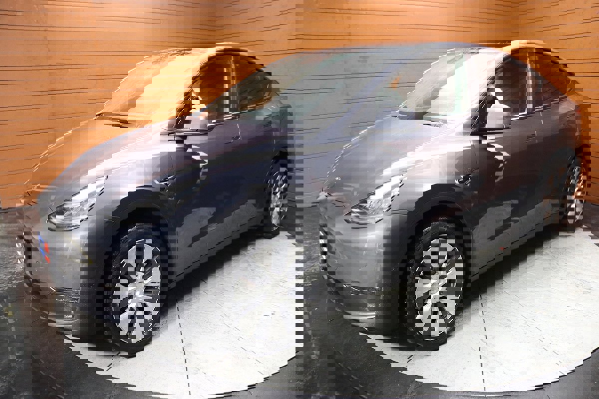 Used 2023 Tesla Model Y Long Range image 7