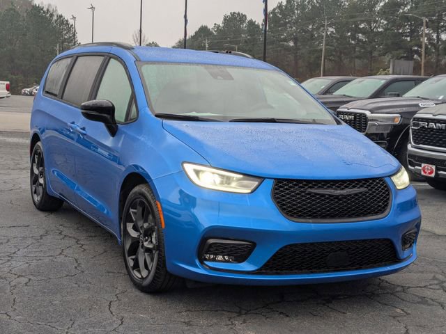 New 2026 Chrysler Pacifica Select w/ S Appearance Package image 2