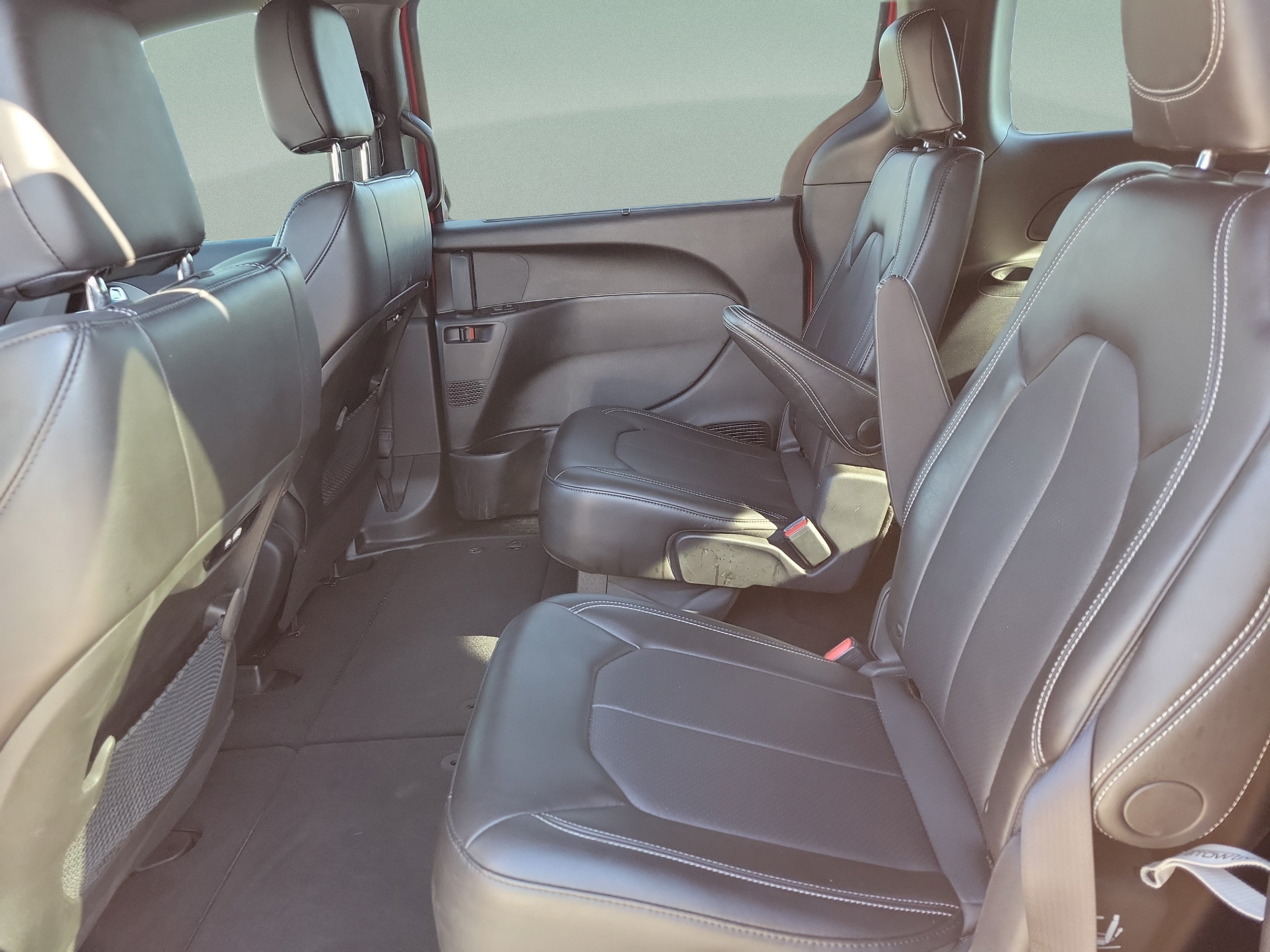 Used 2025 Chrysler Pacifica Select AWD/4WD image 6