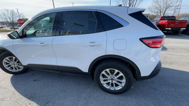 Used 2022 Ford Escape SE w/ Cold Weather Package image 4
