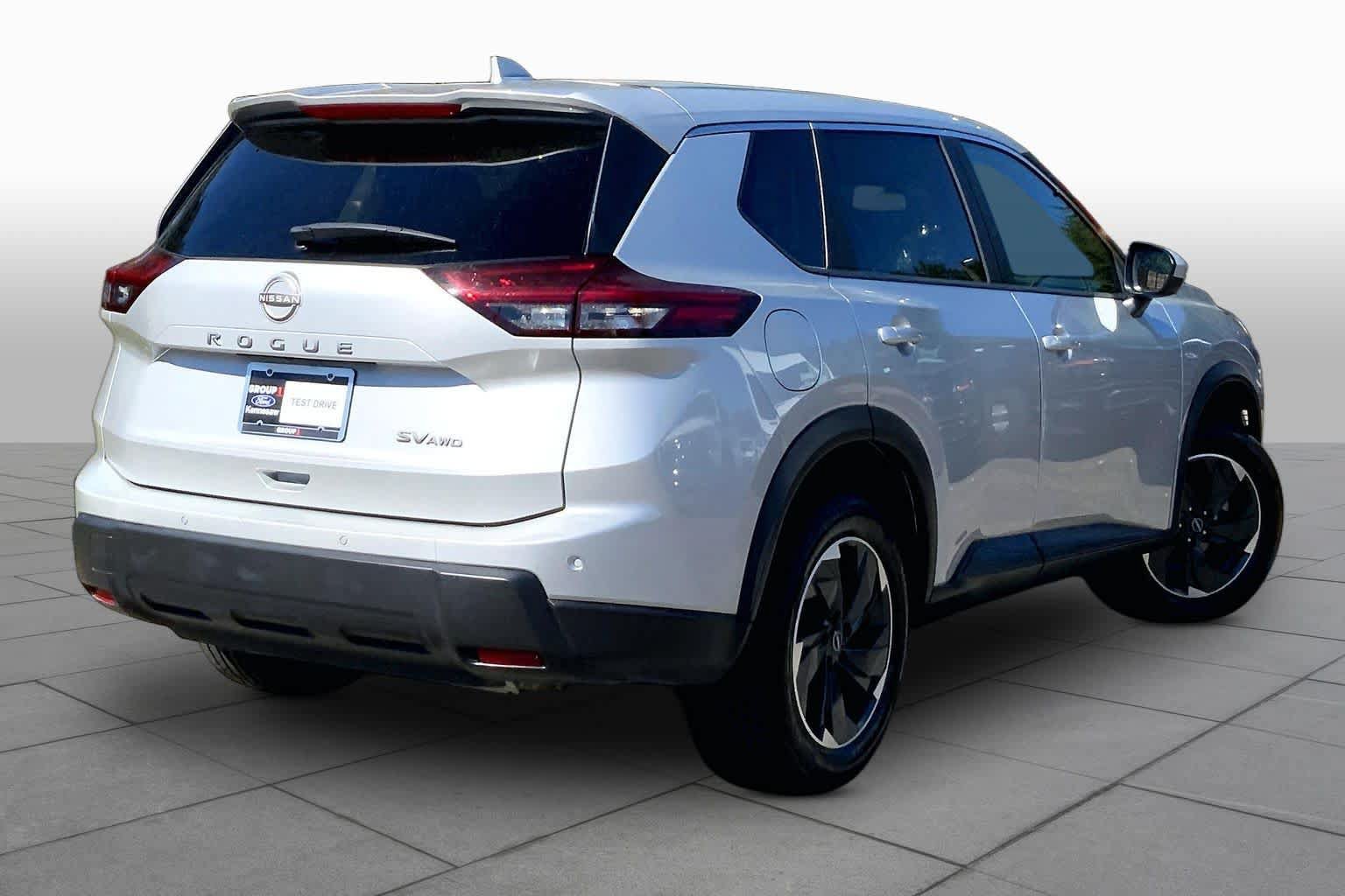 Used 2024 Nissan Rogue SV AWD/4WD image 13