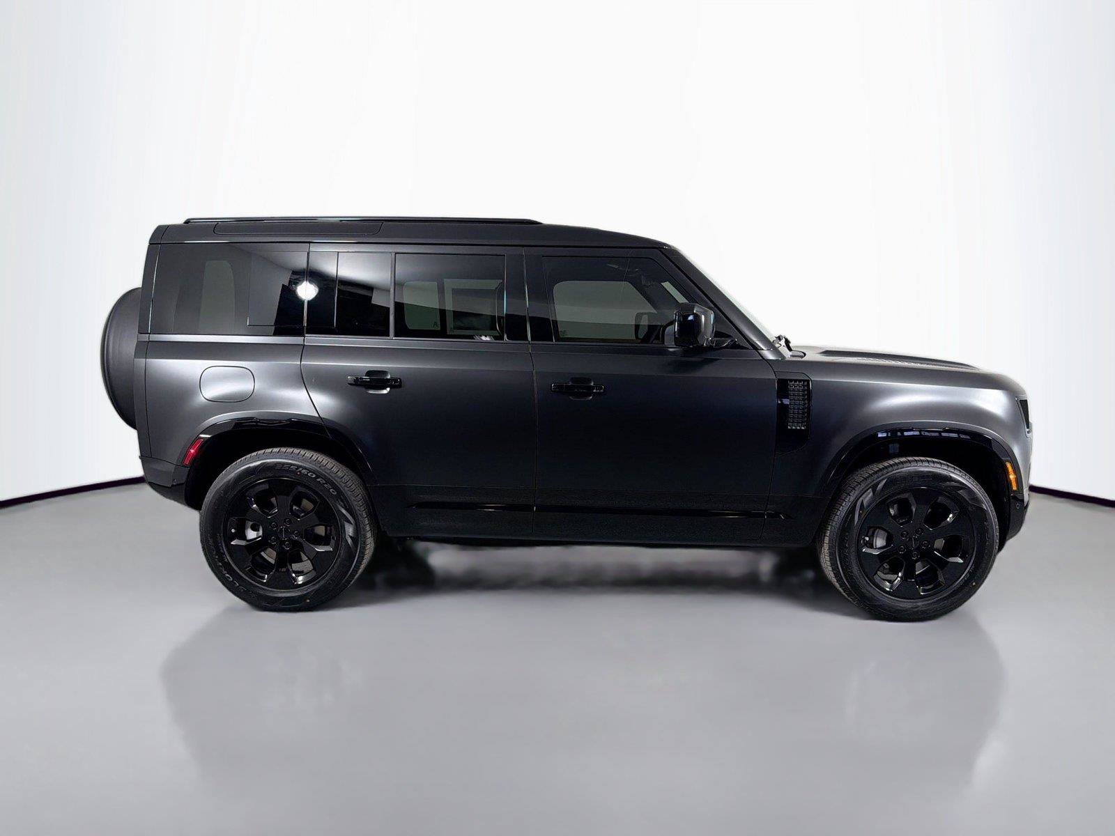 Certified 2026 Land Rover Defender 110 X-Dynamic SE AWD/4WD image 4