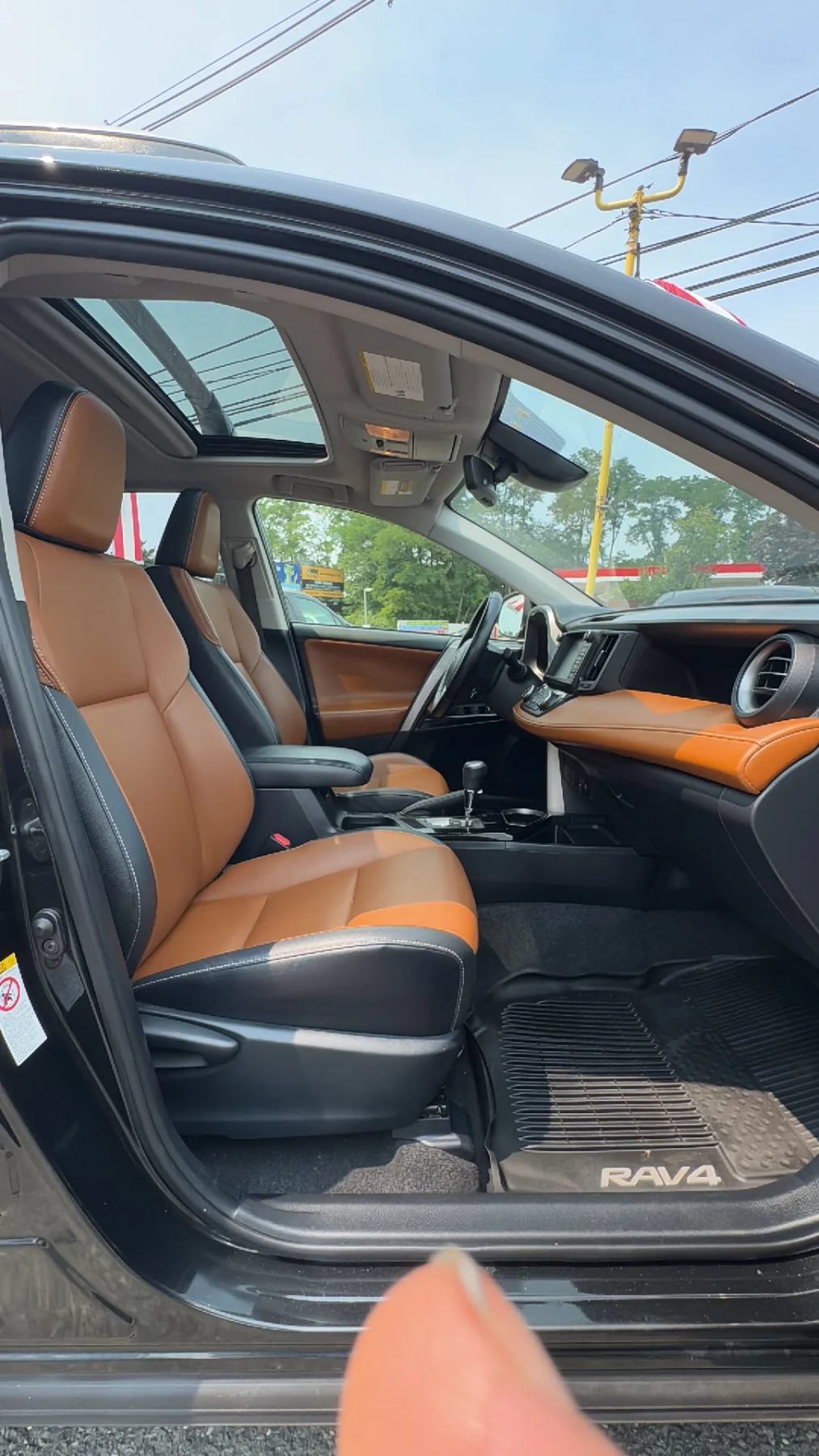Used 2018 Toyota RAV4 Limited AWD/4WD image 26