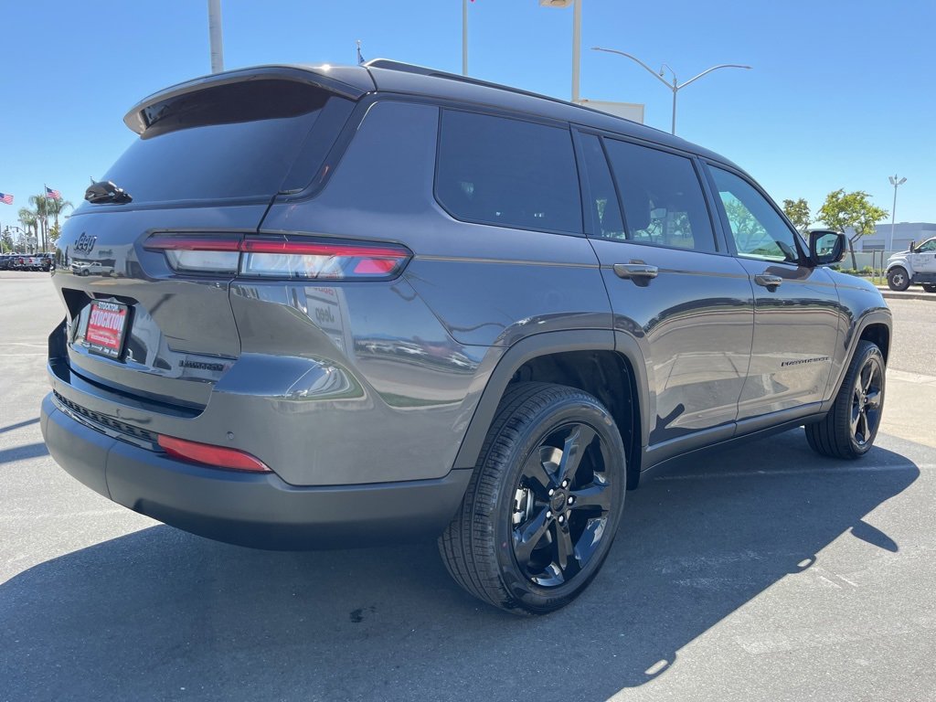 New 2025 Jeep Grand Cherokee L Limited w/ Black Appearance Package image 4