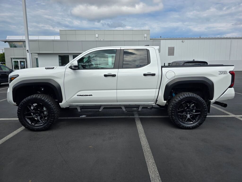 Used 2024 Toyota Tacoma TRD Off-Road image 7