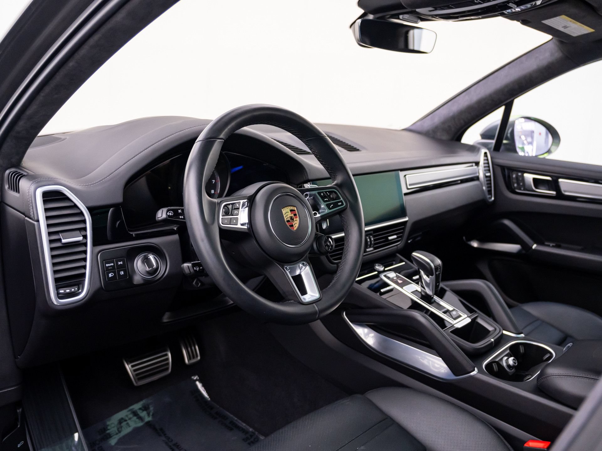 Used 2023 Porsche Cayenne Turbo S AWD/4WD image 4