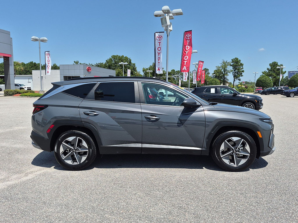 Used 2025 Hyundai Tucson SEL FWD image 2