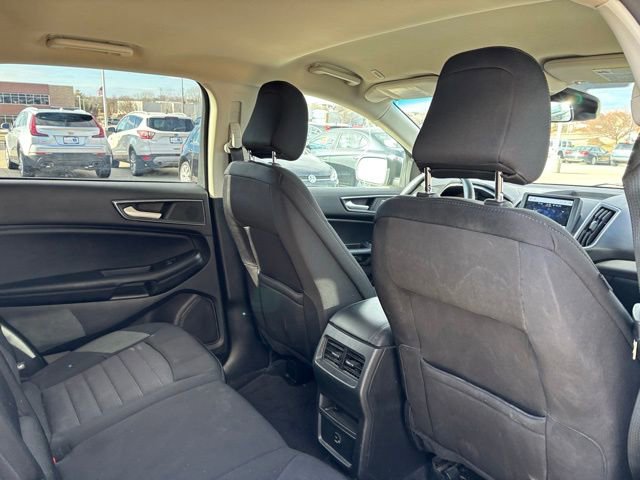 Used 2021 Ford Edge SE image 25