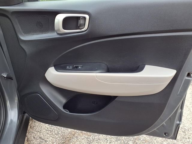Used 2025 Hyundai Venue SEL FWD image 95