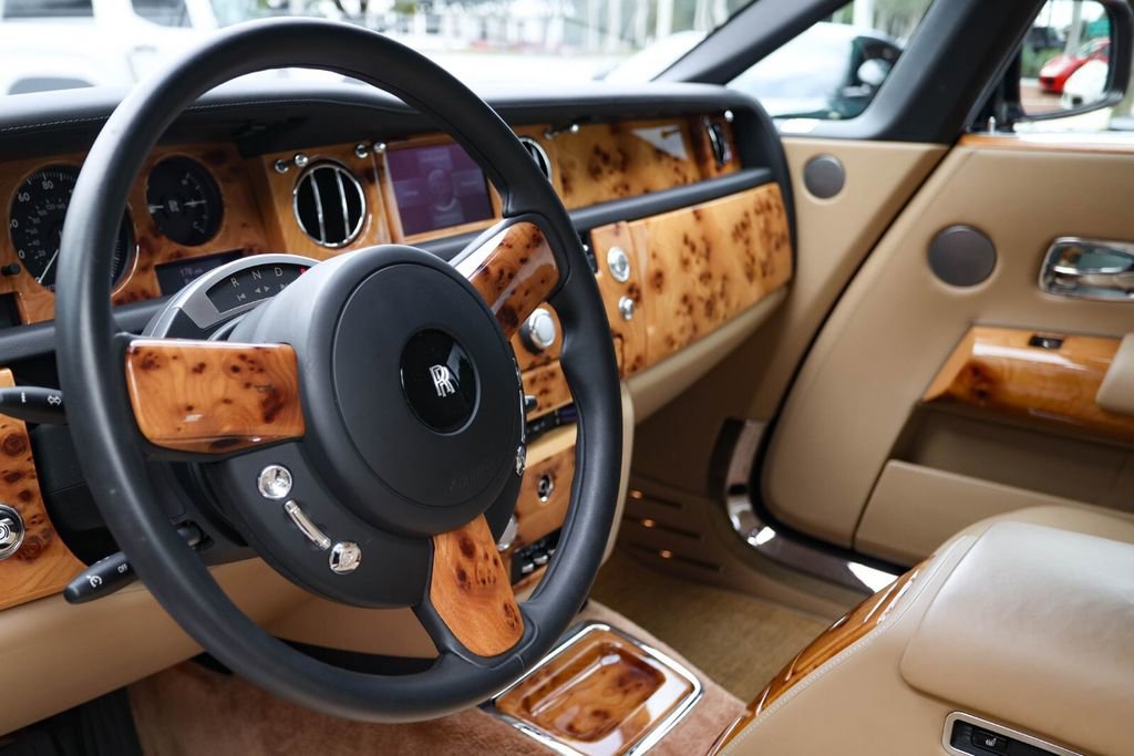 Used 2010 Rolls-Royce Phantom Drophead Coupe image 37