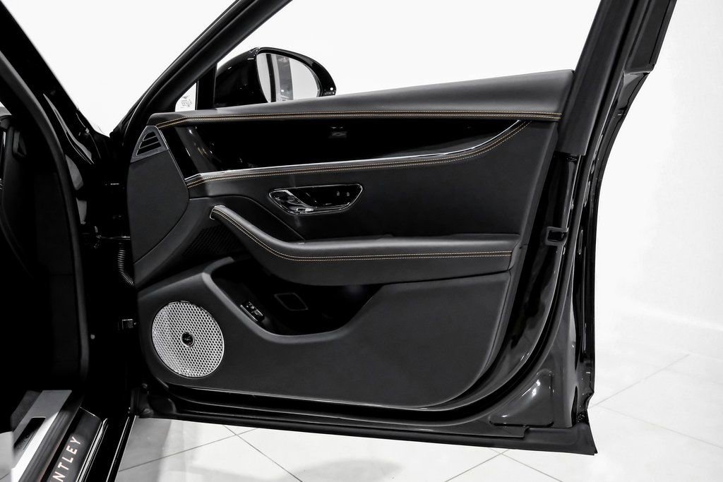 Used 2024 Bentley Flying Spur V8 image 42