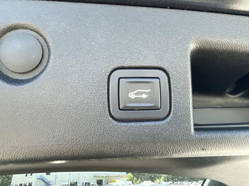 Used 2020 Chevrolet Equinox LT FWD image 12