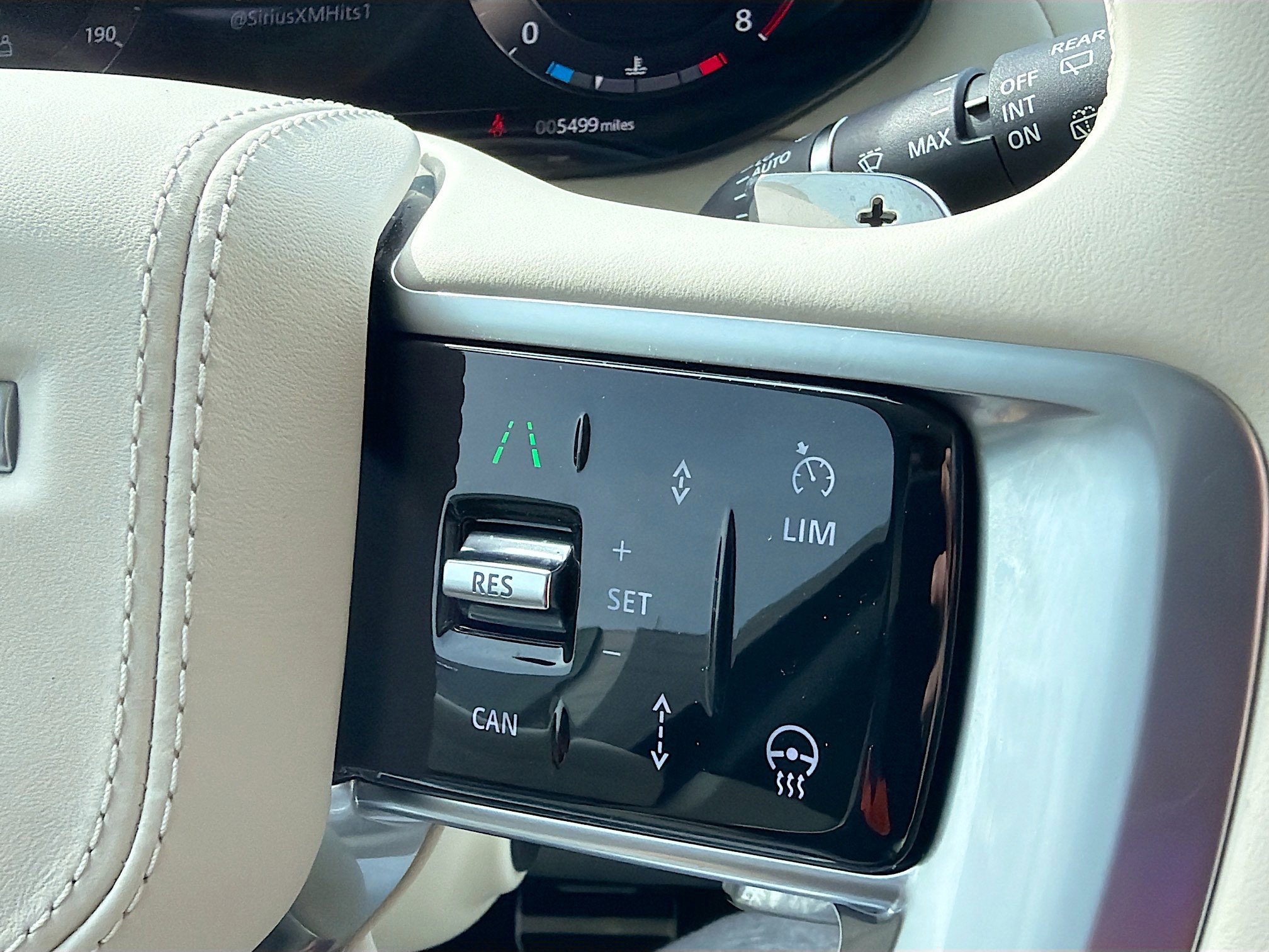 Used 2025 Land Rover Range Rover SV image 39