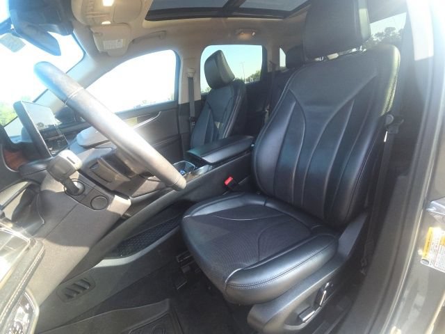 Used 2023 Lincoln Nautilus Reserve AWD/4WD image 28