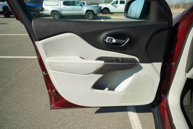 Used 2021 Jeep Cherokee Latitude Plus image 14