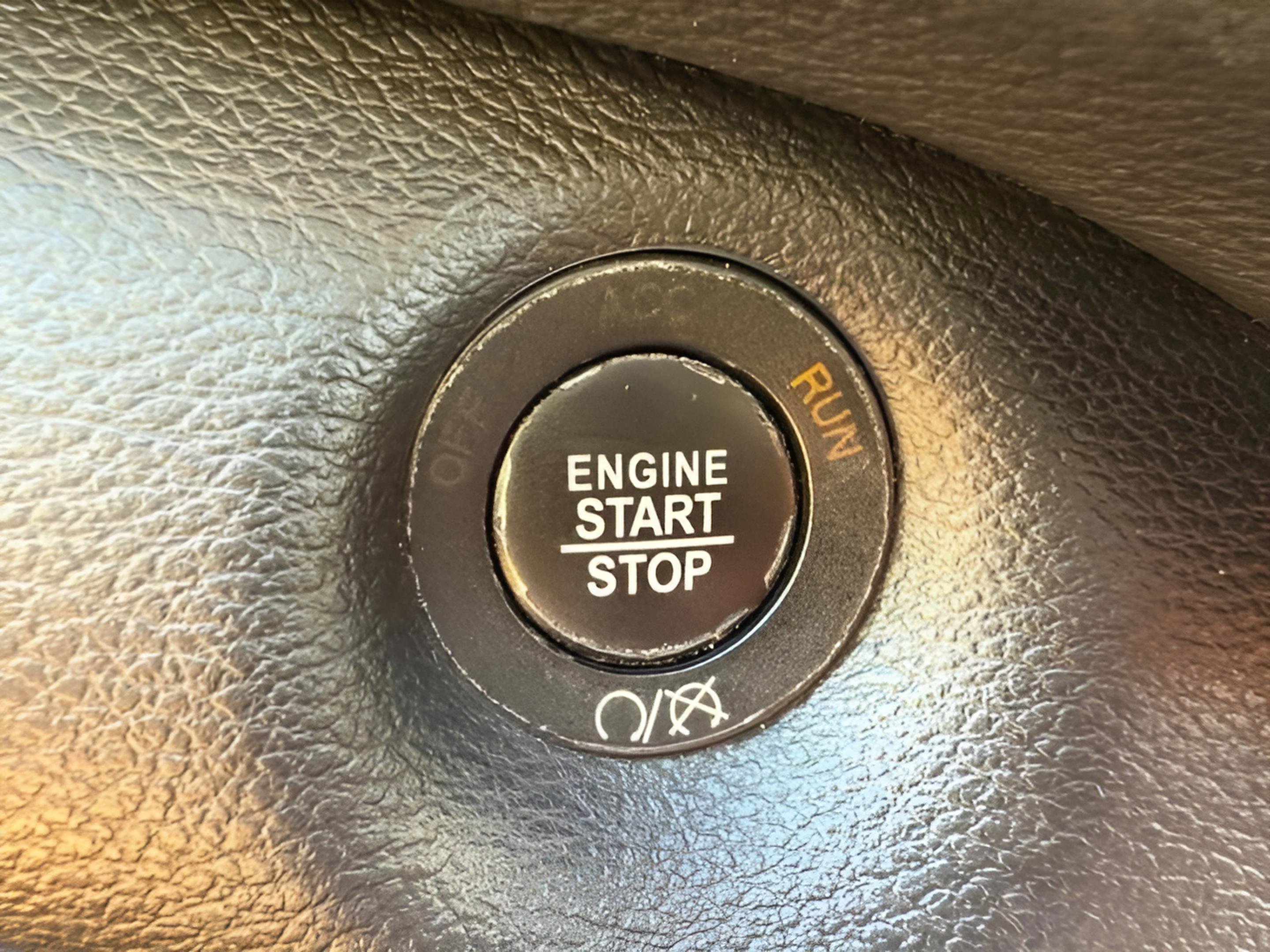 Used 2019 Jeep Cherokee Latitude Plus w/ Cold Weather Group AWD/4WD image 20
