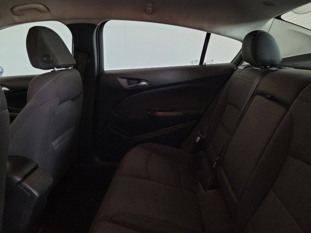 Used 2018 Chevrolet Cruze LT FWD image 18
